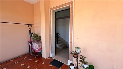 Villa a Pochi Passi, Completa di Tutti i Servizi. Buono Stato.